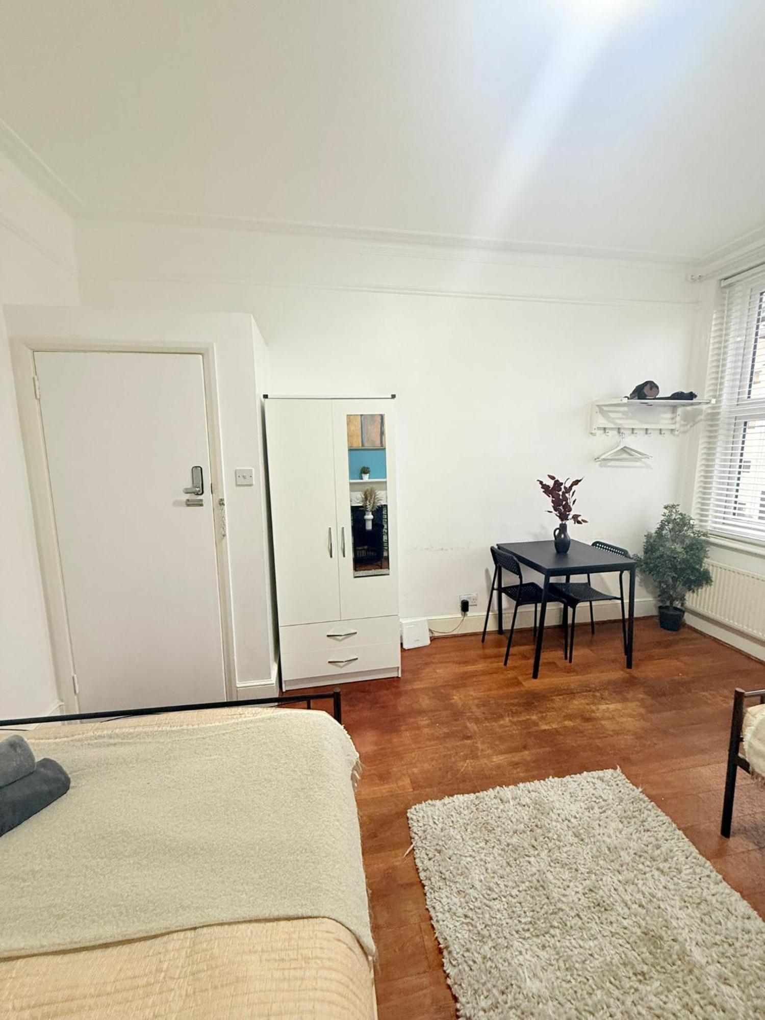 Cricklewood Broadway Guest Home Londres Extérieur photo